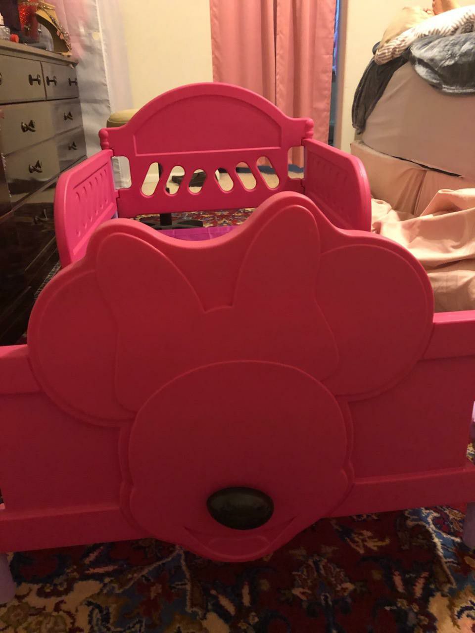 Minnie mouse pink toddler bed