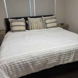 King Bed With Mattress 