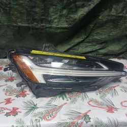 2019-22 Volvo S60 Right Headlight Computer 