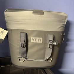 Yeti Hopper M30 Tote Bag Charcoal Soft Shell Cooler NWT