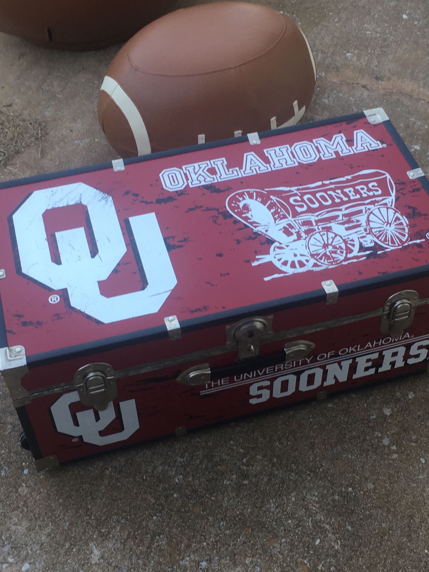 Oklahoma Sooners Rollable Footlocker Chest