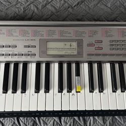 Casio LK165 61 Key Portable Keyboard/piano