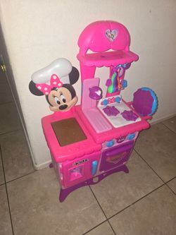 Mini kitchen w/ dishes