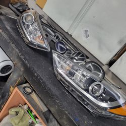 2017-18 Hyundai Elantra Left And Right Headlight 