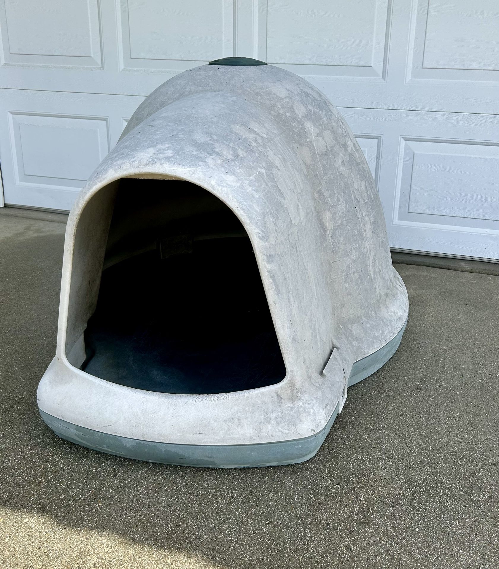 Dogloo II doghouse 