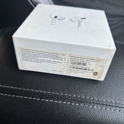 Apple AirPods With MagSafe Charging Case