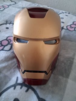 Hasbro Marvel Legends Avengers Iron Man Electronic Helmet