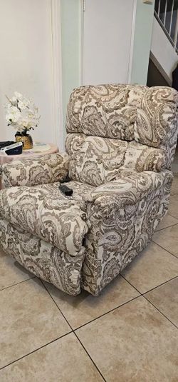Mathis Brothers Furniture Luxury Lift Recliner ORIGINAL VALUE of $2000