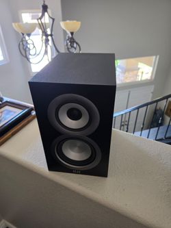 ELAC Uni-Fi UB5 3-Way Bookshelf Speakers (Pair) - Black