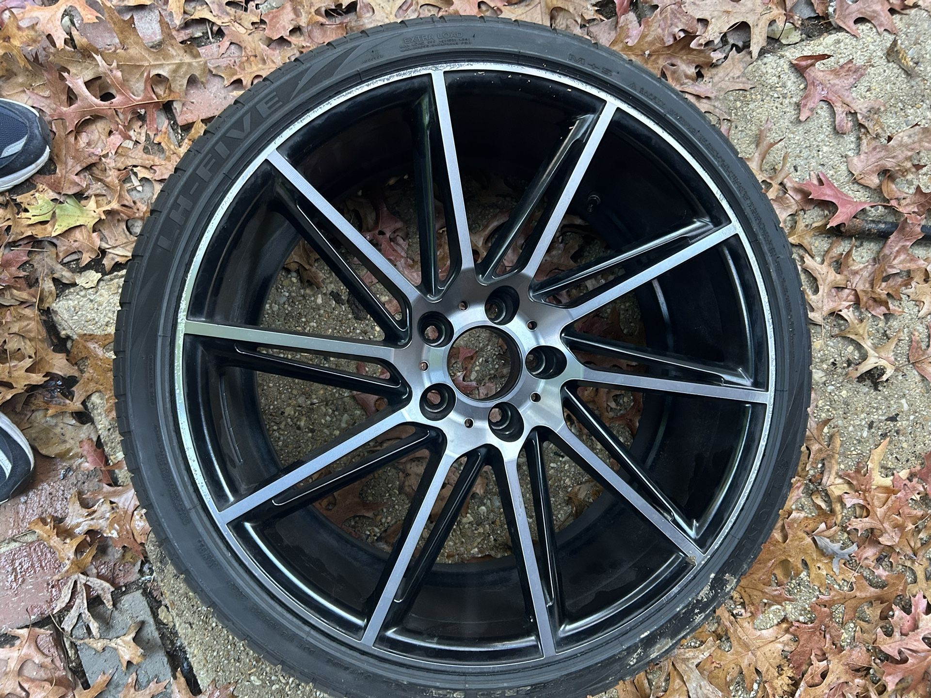 20 Inch Verde Quantum V25 Rims Staggered
