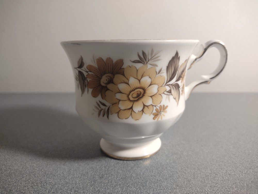 Vintage Queen Anne Bone China Tea Cup  1950’s England #8620 (no saucer)