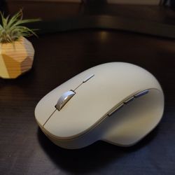 Microsoft Surface bluetooth Precision Mouse in excellent condition