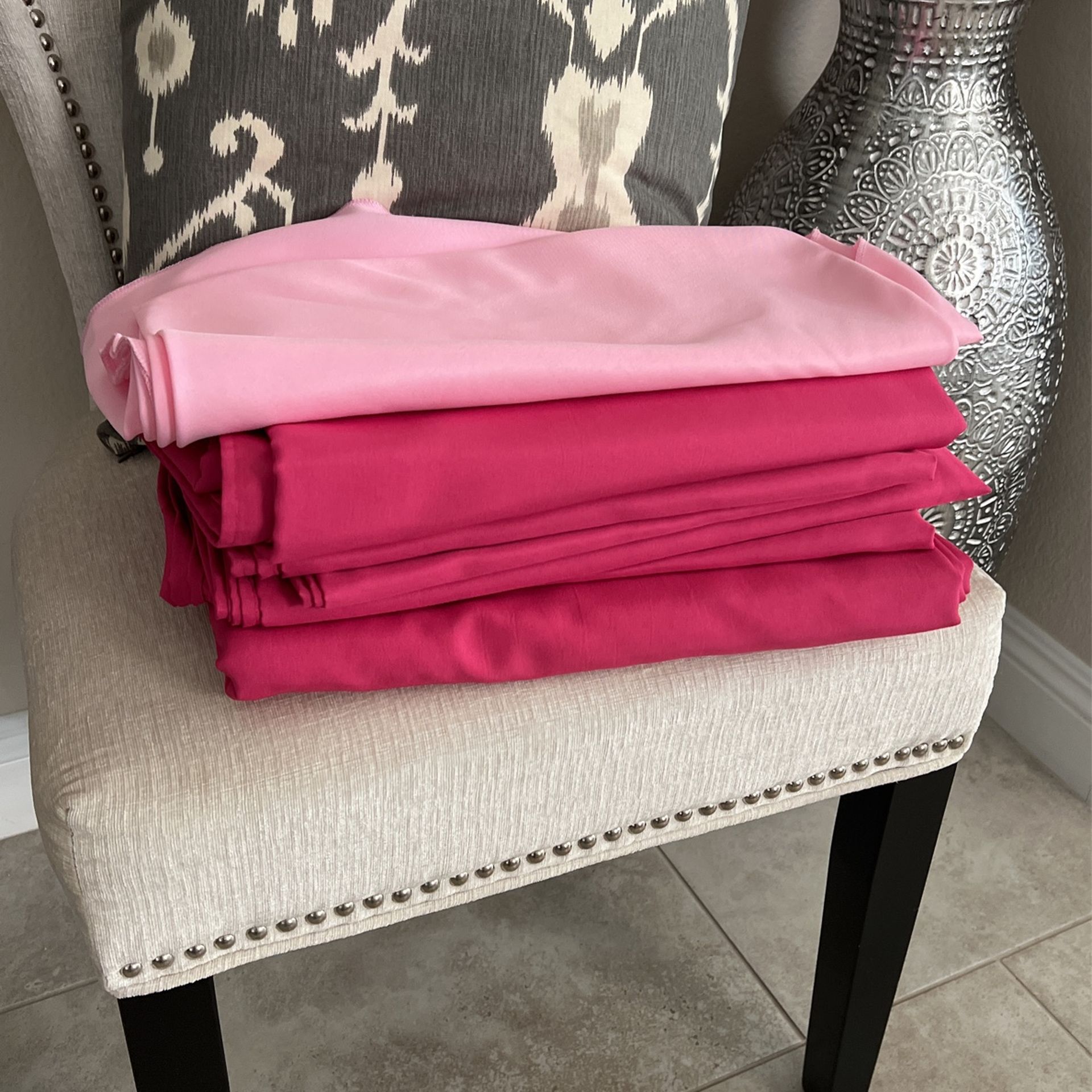 Linen Table Cloths Like New 