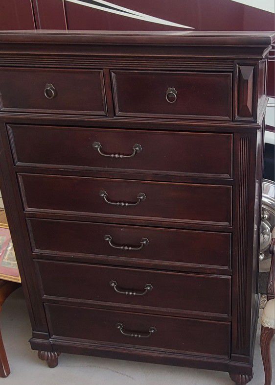  Dressers, Coffee Table,lAntique Steamer Chest, Quilt Stand,  Vintage Lamps & Mics. Items