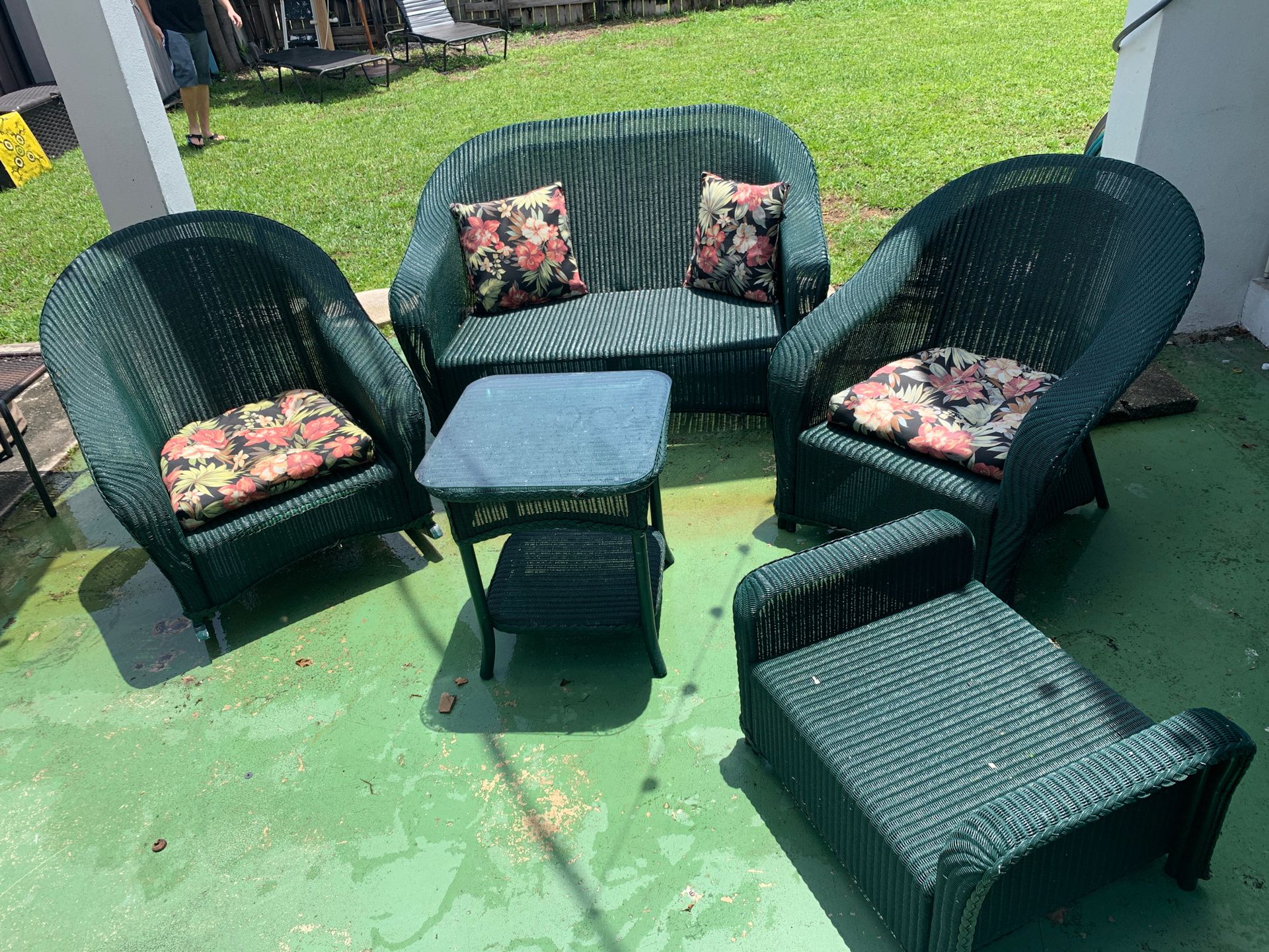 Outdoor furniture 5 pc used