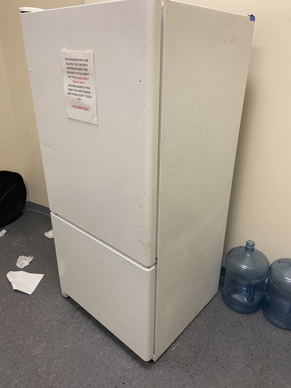 HUGE REFRIGERATOR WORKS PERFECT!! for Sale in Chicago, IL OfferUp