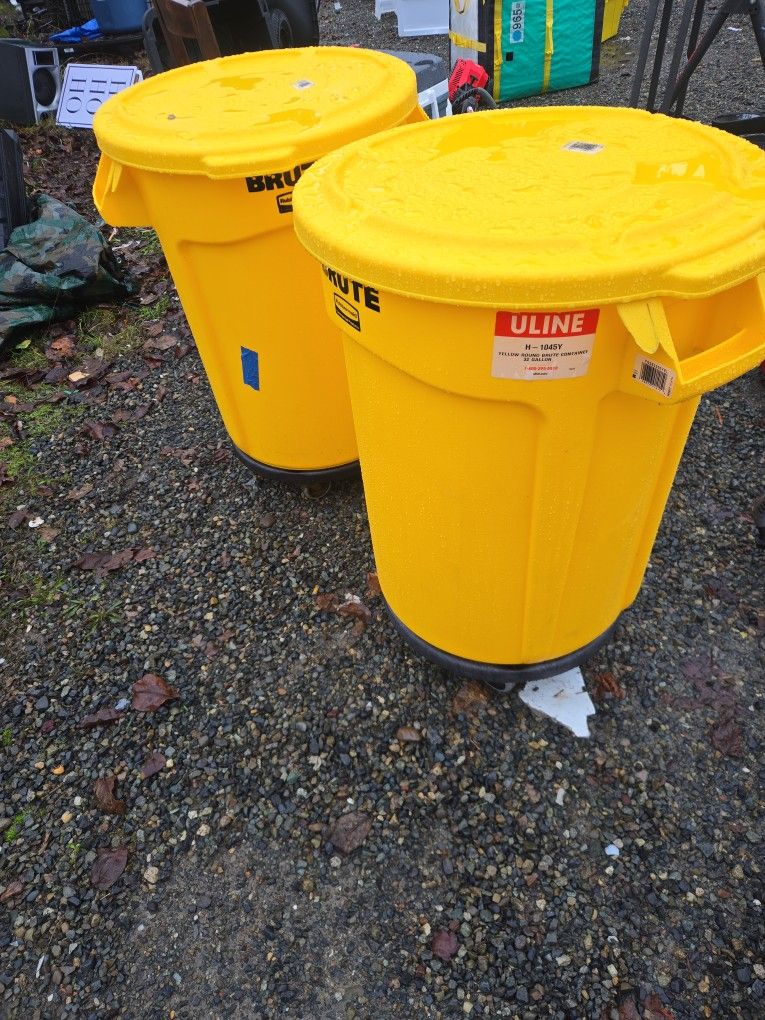 U-Line 32 Gallon Cans