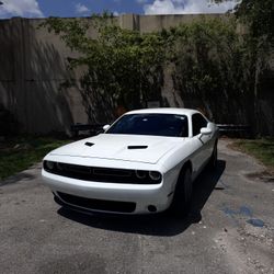 2016 Dodge Challenger SRT