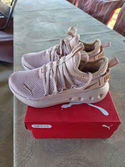 Puma size 6 tennis shoes