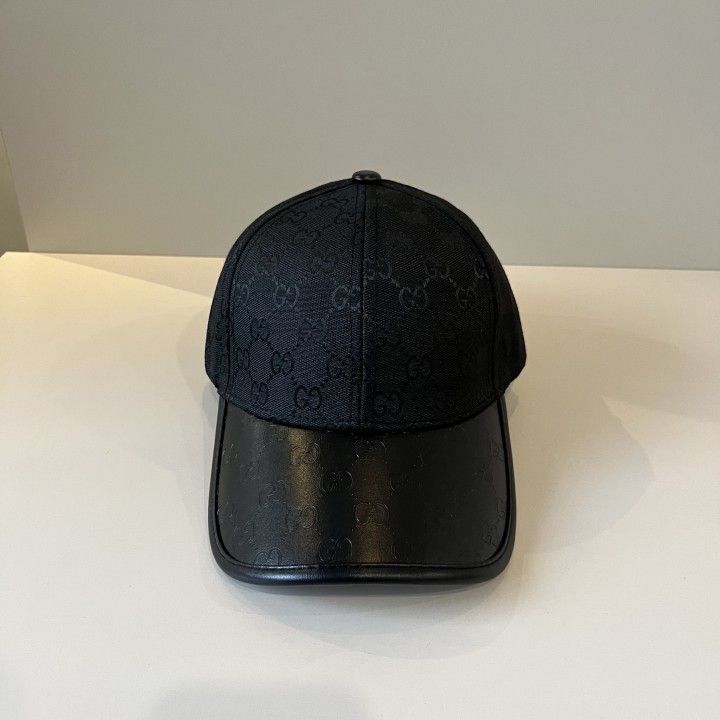 Women's black baseball cap