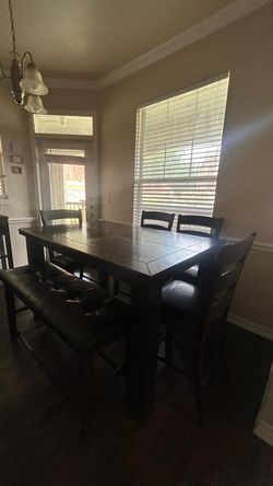 High Quality Dining Table (extendable)
