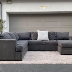 Huge Dark Grey Sectional Couch Sofa From Living Spaces In Excellent Condition - FREE DELIVERY 🚛