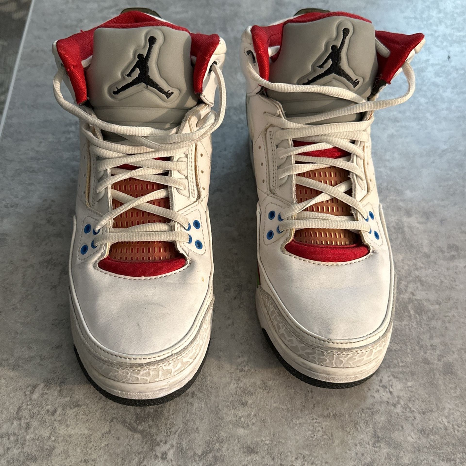 Woman’s Jordan’s Size 5.5Y, barely used classic original