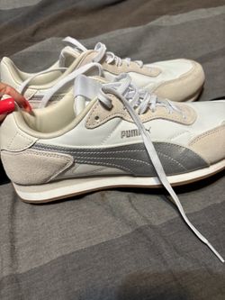 NEW Womens Size 9 Pumas