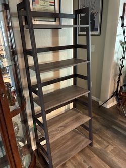 Ladder bookshelf