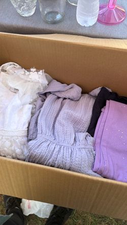 Caja de ropa de niña size 5/6/8 alguna más grande más de 30 piezas toda por $20 buenas condiciones