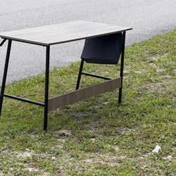 Free desk - Loxahatchee
