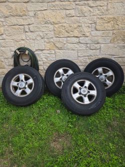 275/70 R16 Tires on Toyota rims 5x150 lug pattern