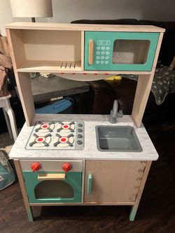 Wood Kitchen / Very Good Condition