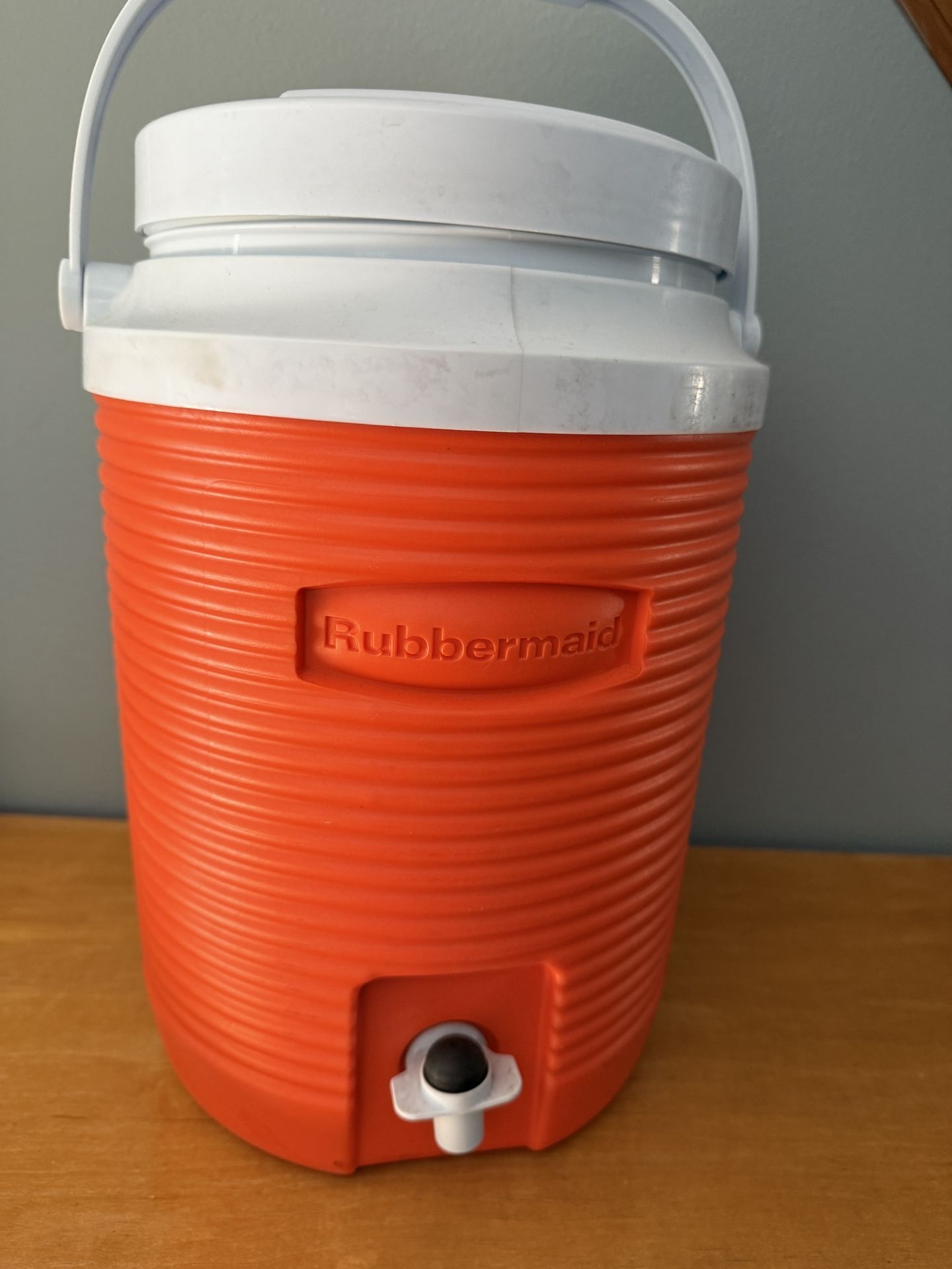Rubbermaid Water Cooler with Spigot