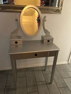 Mirror vanity