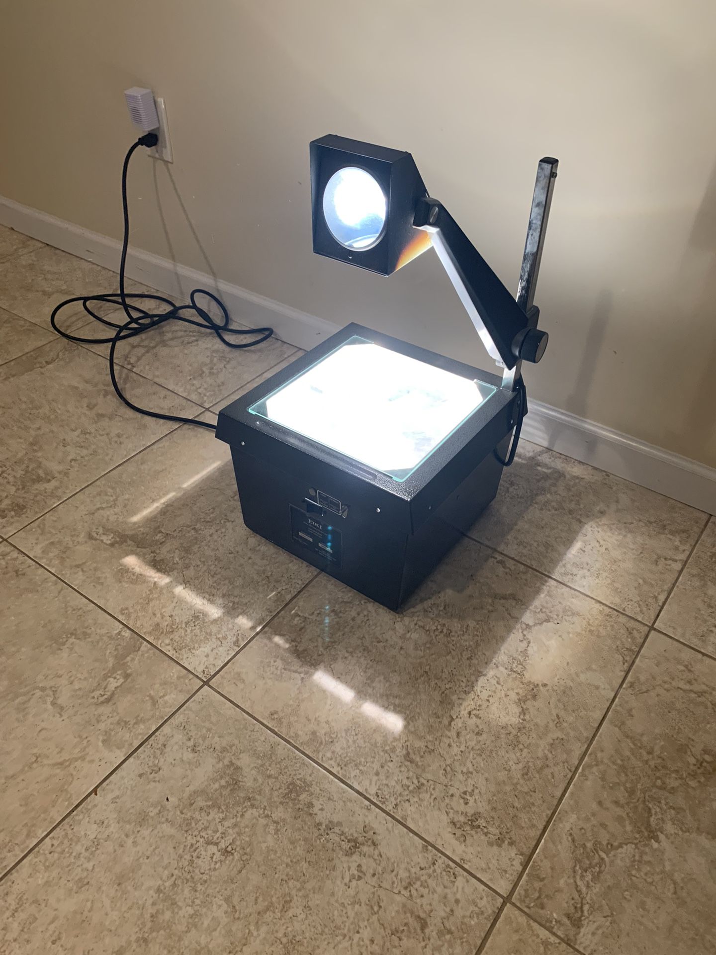 EIKI Overhead Projector