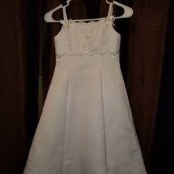 White FLOWER girl, 1st COMMUNION, or Special Event Dress.  Size 8, Excellent Condition .  For Weddings. 