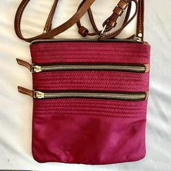 Dooney and Burke pink zipper crossbag Excellent condition