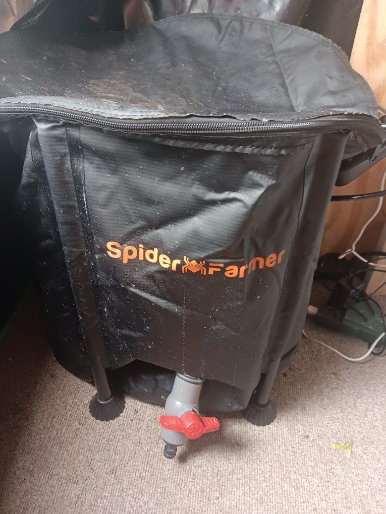 Spider Farmer 8 Pot Watering System