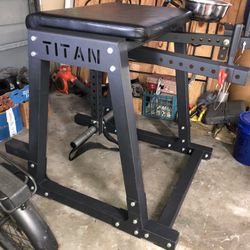 TITAN Reverse Hyperextension Machine 