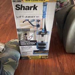 Shark Navigator Lift Away 