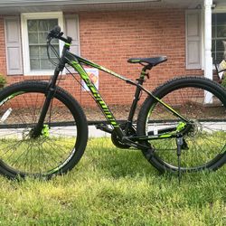 Schwinn Boundary Mountain Bike – Like New