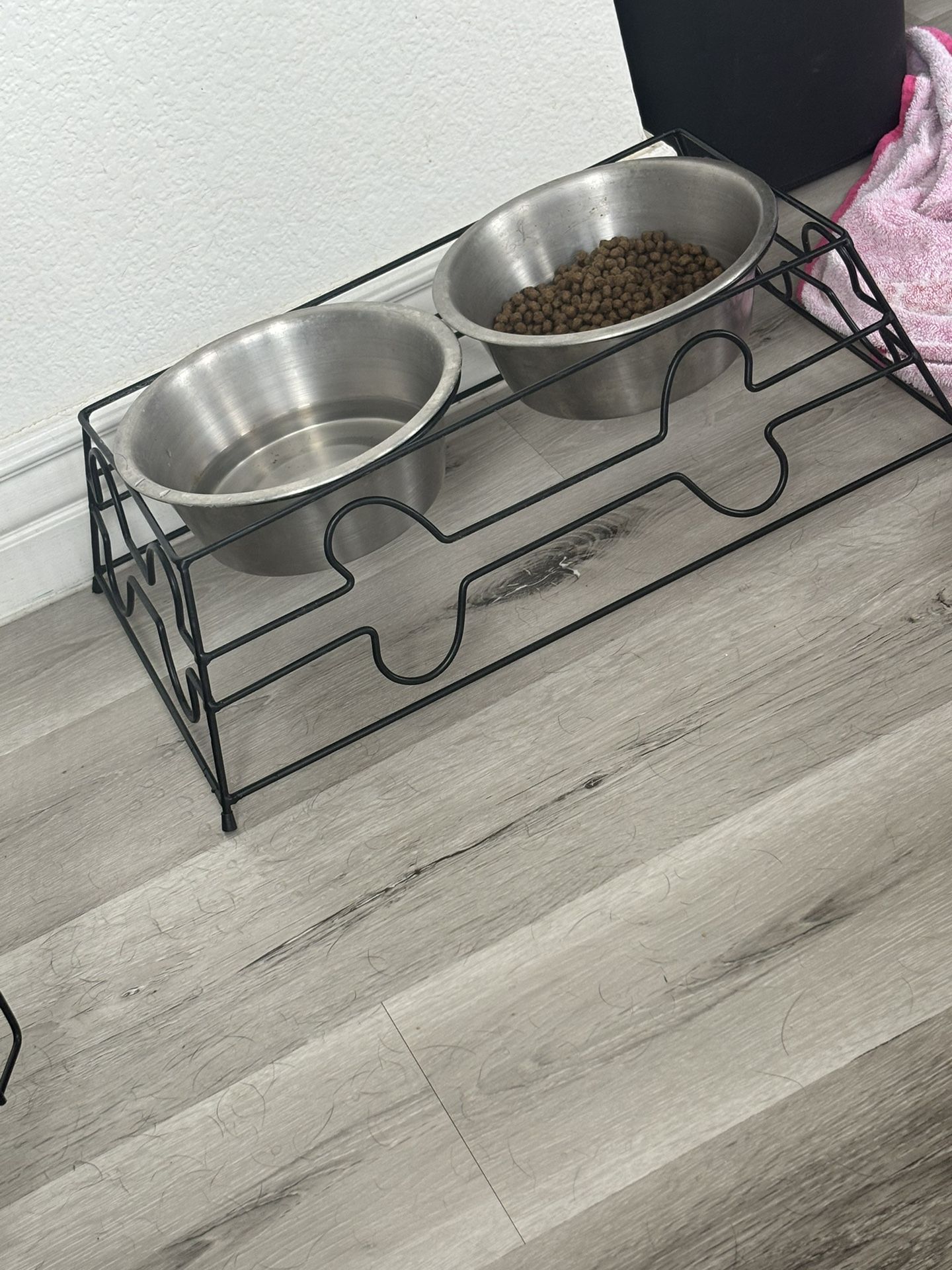 Dog Kennel And Bowl Set