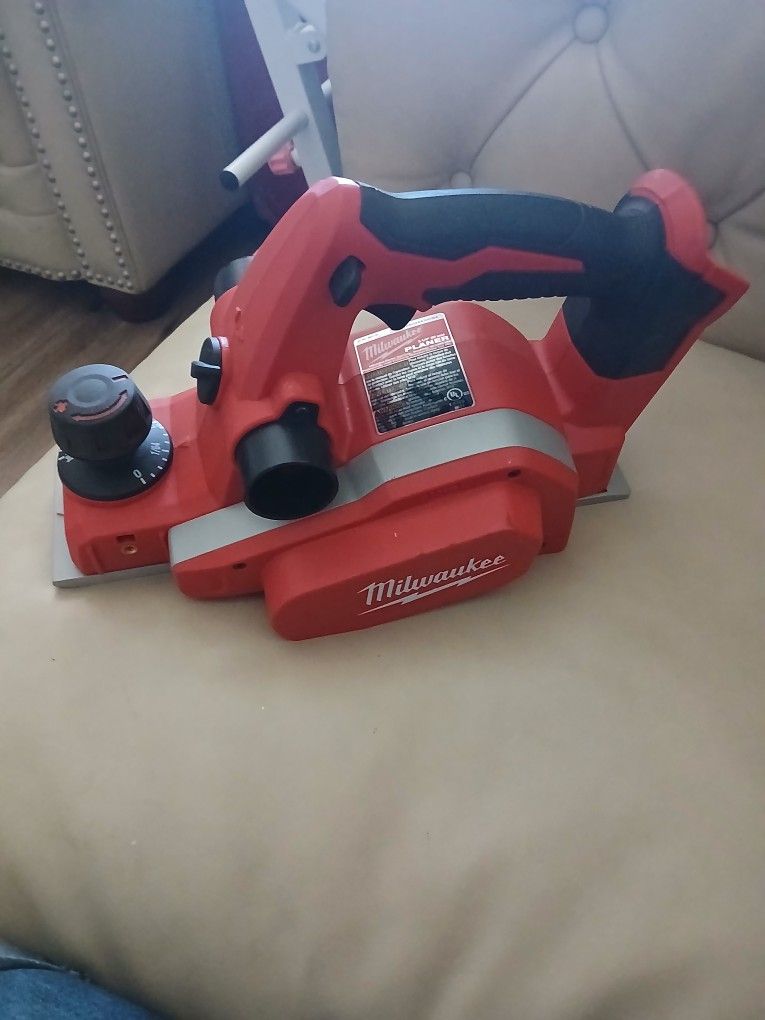 Milwaukee
M18 18V Lithium-Ion Cordless 3-1/4 in. Planer (Tool-Only)