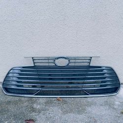 2019-2021 Toyota Avalon Front Bumper Grill Oem