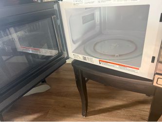 GE Countertop Microwave 950W – Like New