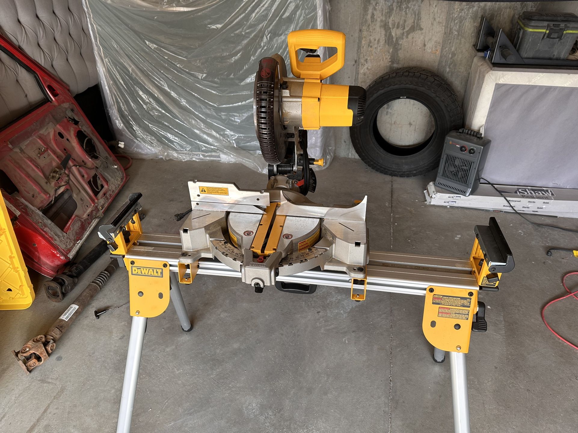 Dewalt 15Amp Corded Miter Saw W/Stand