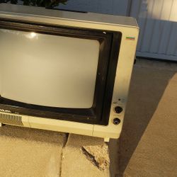 Amdek Color-1 Plus Vintage CRT Computer Monitor 
