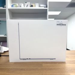 13" MacBook Air M4 10 Core*Apple Care Warranty*2025 Model