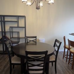 Moving Sale: Medium/Large 4+ Seater Dinning Room Table W/4 Chairs